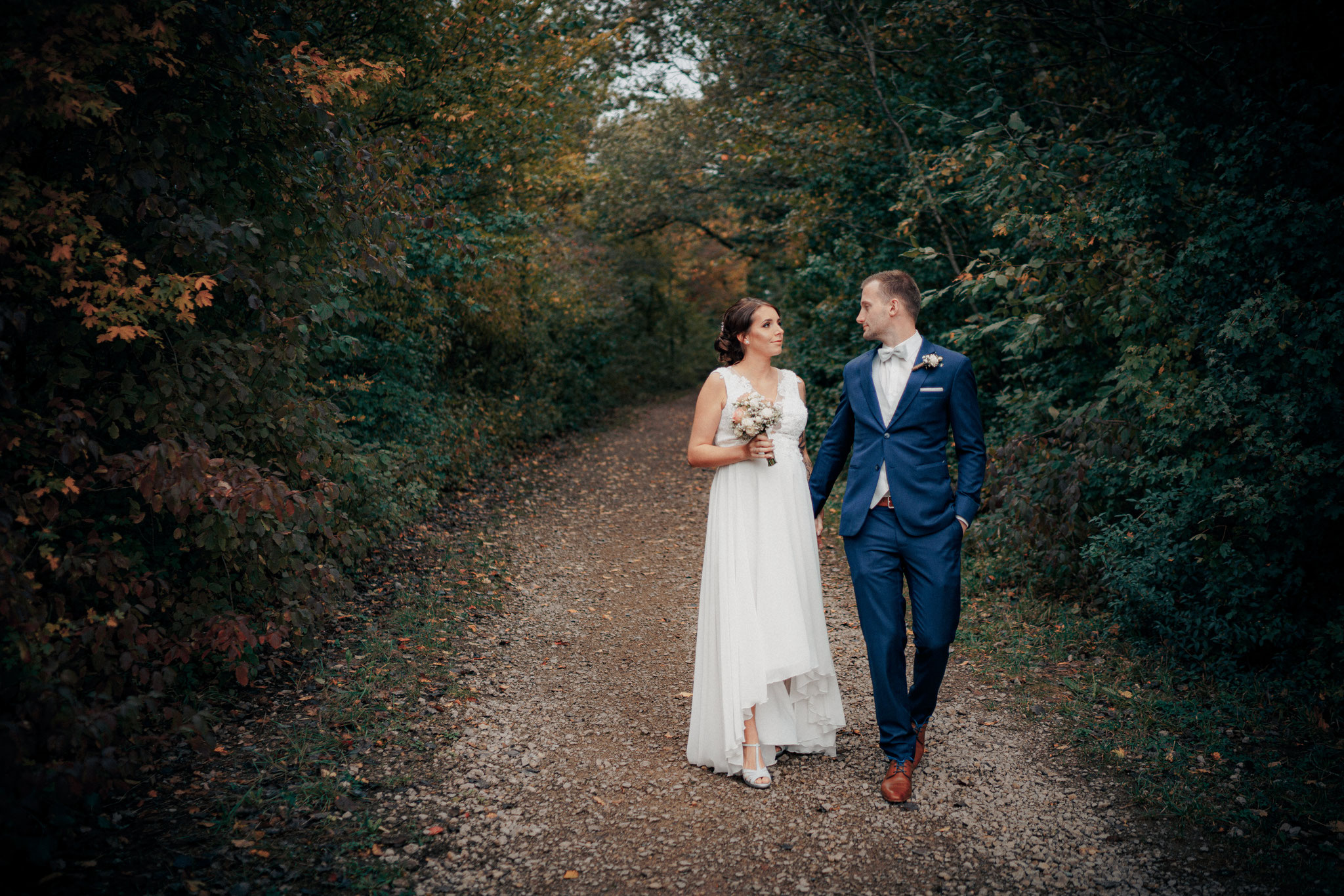 Brautpaar gemeinsam – Hochzeitsreportage Eifel Prüm